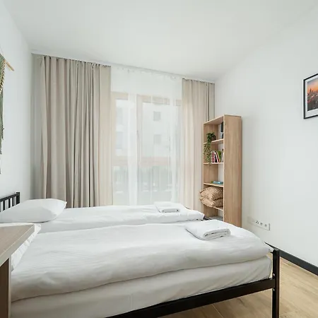 Rentplanet - Towarowa Square Apartamento